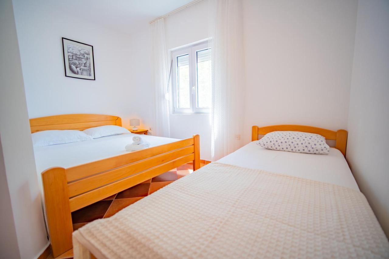 Apartments Novo Mulo Tivat Luaran gambar